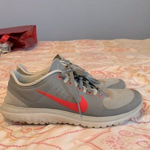 Nike Tennis Shoes 👟